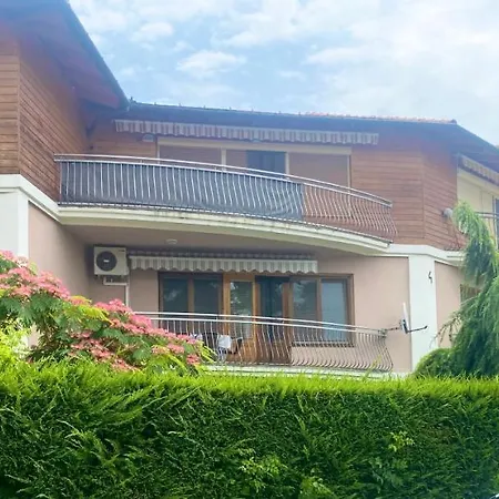 Selyemakacapartman Balatonlelle