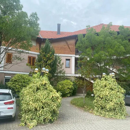 Selyemakacapartman * Balatonlelle