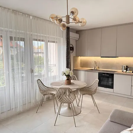 Apartment Selyemakacapartman Balatonlelle