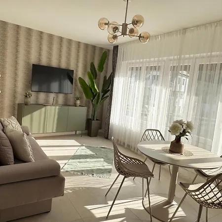 Selyemakacapartman Apartment