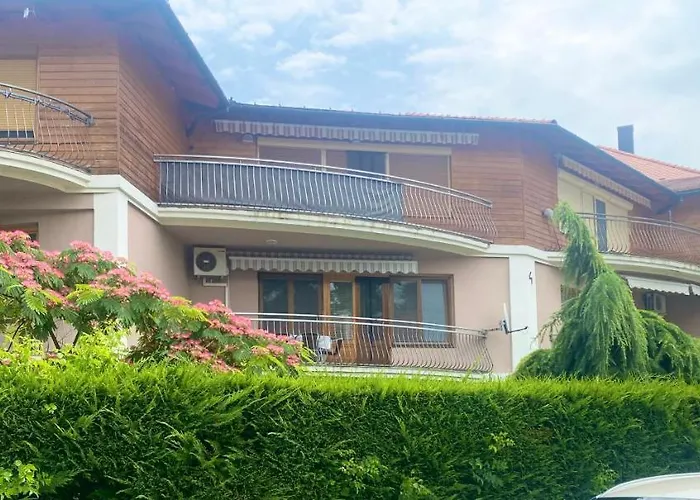 Selyemakacapartman Balatonlelle