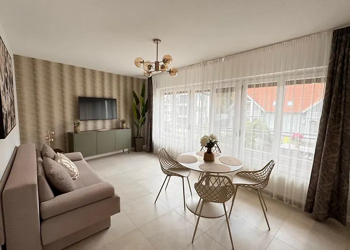 Selyemakacapartman *